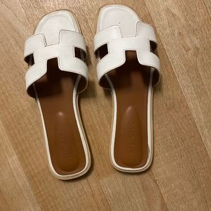 Hermès dupe sandals